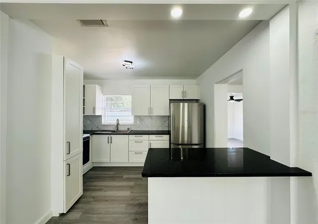 Photo 4 of Single family home for sale at 136 Lynbrook Dr, Orlando, FL 32807 | MLS# S5147011 | Listing updated on 2026-09-19
