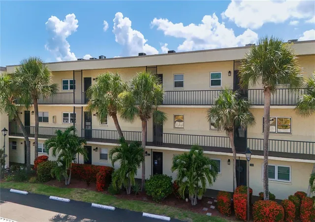 Homes for sale in Largo, FL | 11485 Oakhurst Rd #1100-1, Largo, FL 33774 | MLS# TB8493178