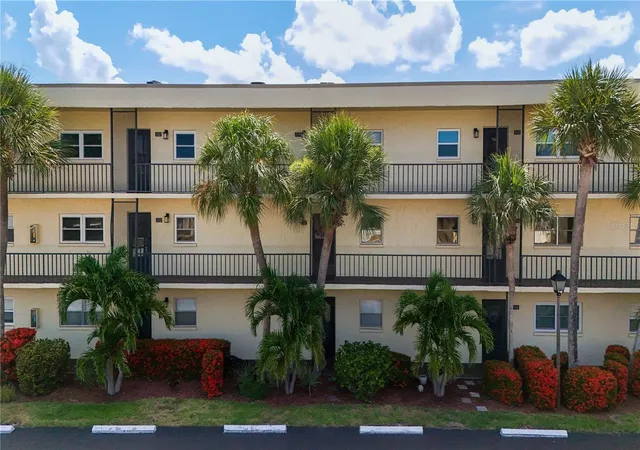 Homes for sale in Largo, FL | 11485 Oakhurst Rd #1100-1, Largo, FL 33774 | MLS# TB8493178
