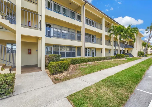 Homes for sale in St Petersburg, FL | 4700 Cove Cir #103, St Petersburg, FL 33708 | MLS# TB8493191