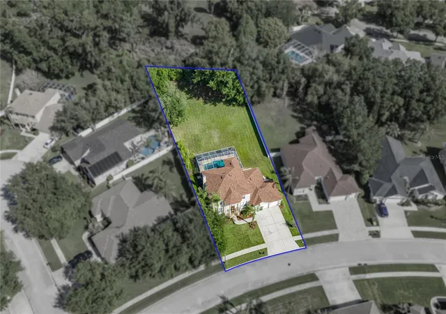 3rd image of 5104 Whispering Leaf Trl, Valrico, FL 33596 | MLS# TB8493213