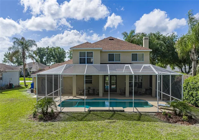5th image of 5104 Whispering Leaf Trl, Valrico, FL 33596 | MLS# TB8493213