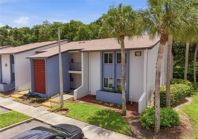 Photo 2 of Condo for sale at 16 Escondido Cir #223, Altamonte Springs, FL 32701 | MLS# O6395689 | Listing updated on 2026-09-24