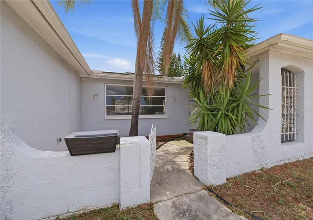 Photo 4 of Single family home for sale at 9720 Rainbow Ln, Port Richey, FL 34668 | MLS# W7884459 | Listing updated on 2026-09-25