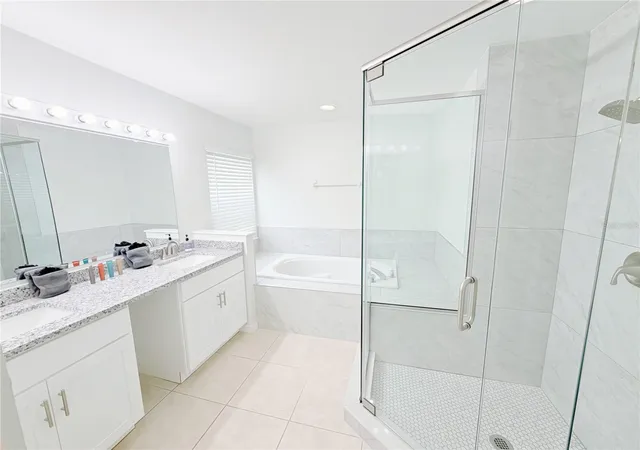 Photo 4 of Single family home for sale at 642 Pinewood Dr, Davenport, FL 33896 | MLS# O6395699 | Listing updated on 2026-09-25