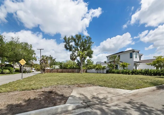 3rd image of 1703 Alta Vista St, Sarasota, FL 34236 | MLS# A4688569