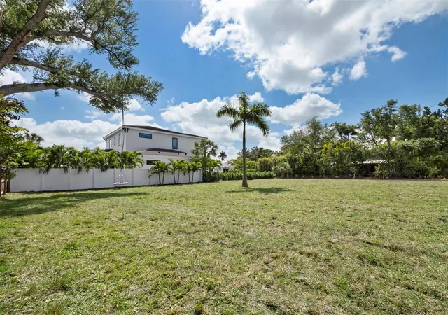 4th image of 1703 Alta Vista St, Sarasota, FL 34236 | MLS# A4688569
