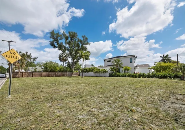 5th image of 1703 Alta Vista St, Sarasota, FL 34236 | MLS# A4688569
