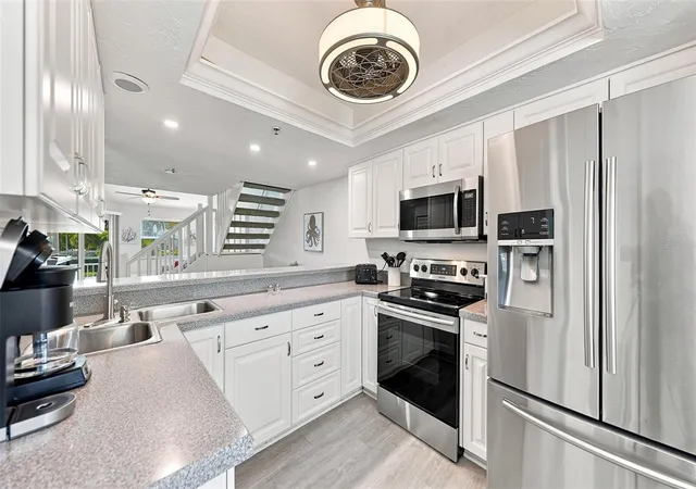 Listing Photo 5 - Condo for sale in building located at 1206 Siesta Bayside Dr, SARASOTA, FL 34242 - Unit #1206B