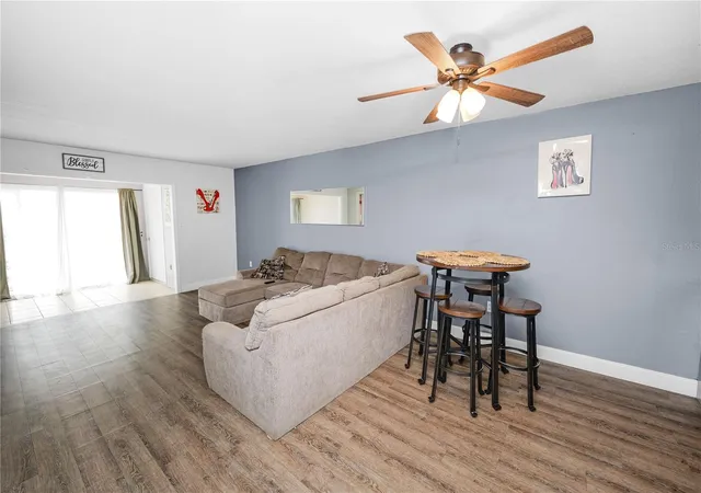 Homes for sale in Winter Haven, FL | 404 Country Ln Ne #404, Winter Haven, FL 33881 | MLS# L4960788
