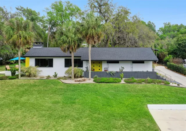 1st image of 10426 Lakeshore Dr, Clermont, FL 34711 | MLS# G5110478