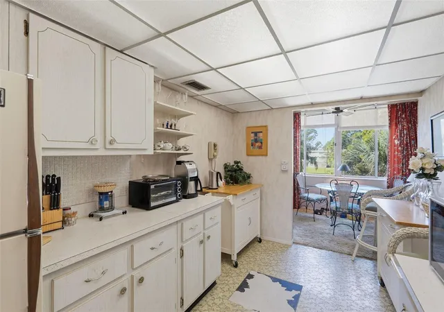 Photo 4 of Condo for sale at 4890 Bay St NE #326, Saint Petersburg, FL 33703 | MLS# TB8493342 | Listing updated on 2026-04-06