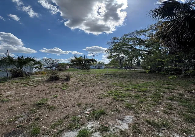 4th image of 831 4th St, Winter Haven, FL 33881 | MLS# L4960795
