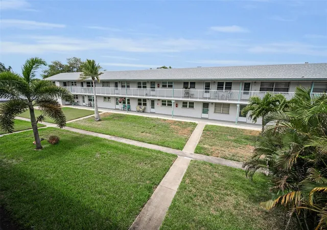 Listing Photo 2 - Condo for sale in building located at 5227 81St Ln N, St. Petersburg, FL 33709 - Unit #22