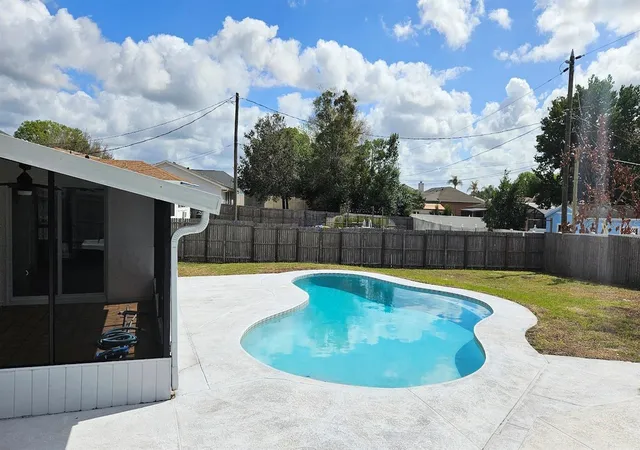 Homes for sale in Deltona, FL | 2101 Arrowhead Ave, Deltona, FL 32725 | MLS# A4688608