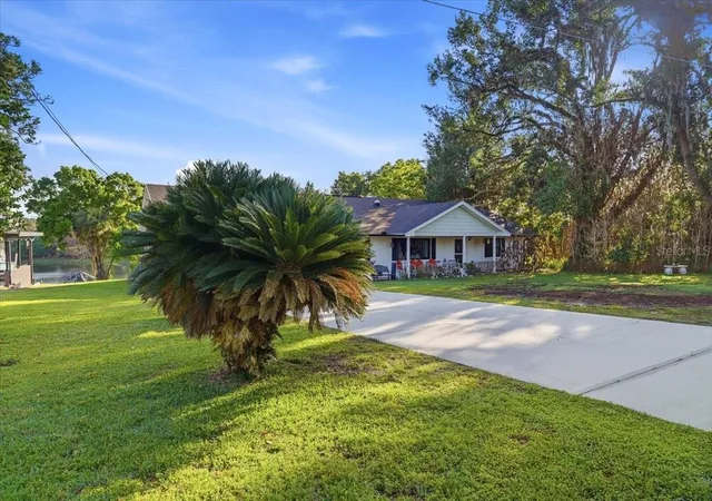 2nd image of 236 W Lake Ina Dr, Winter Haven, FL 33884 | MLS# O6395853