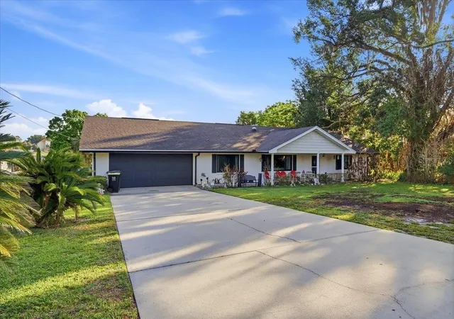 3rd image of 236 W Lake Ina Dr, Winter Haven, FL 33884 | MLS# O6395853