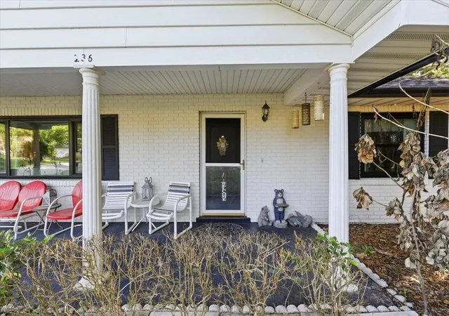 4th image of 236 W Lake Ina Dr, Winter Haven, FL 33884 | MLS# O6395853