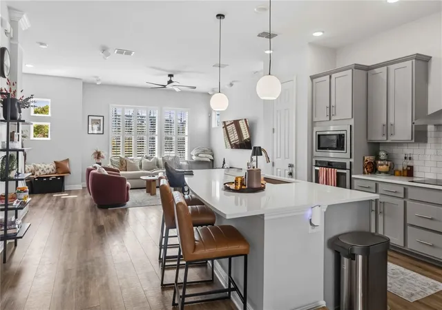 Photo 4 of Townhouse for sale at 9545 W Park Village Dr, Tampa, FL 33626 | MLS# TB8493431 | Listing updated on 2026-10-10