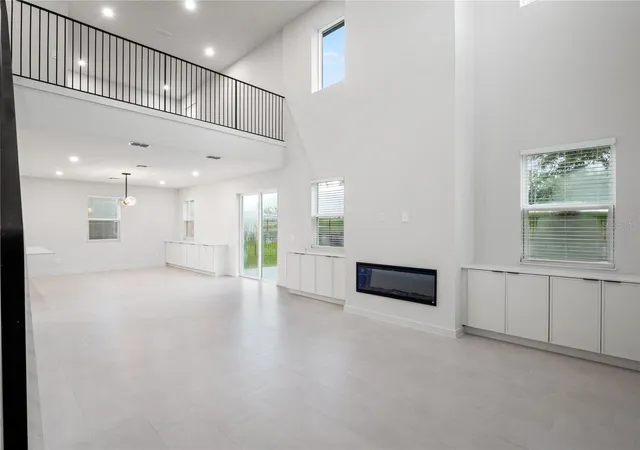 4th image of 446 Skyfield Ct, Lady Lake, FL 32159 | MLS# G5110500