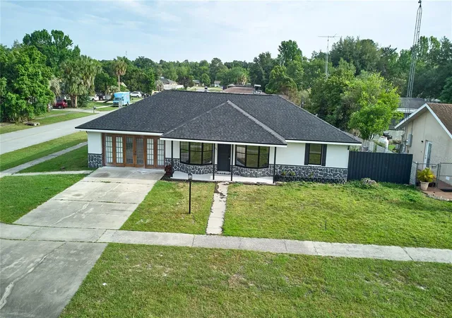 Photo 3 of Single family home for sale at 211 Marion Oaks Ln, Ocala, FL 34473 | MLS# O6395858 | Listing updated on 2026-09-28
