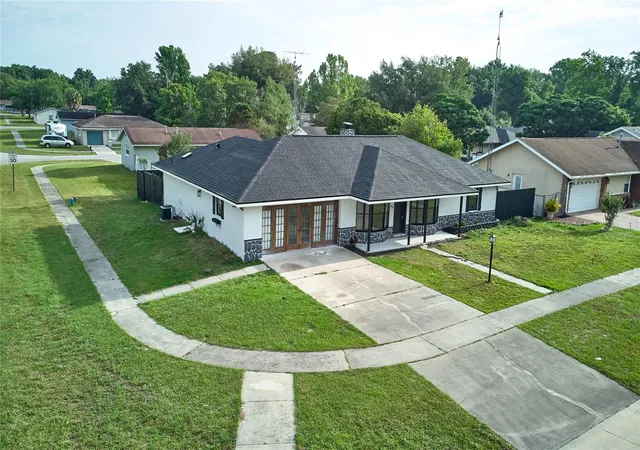 Photo 4 of Single family home for sale at 211 Marion Oaks Ln, Ocala, FL 34473 | MLS# O6395858 | Listing updated on 2026-09-28