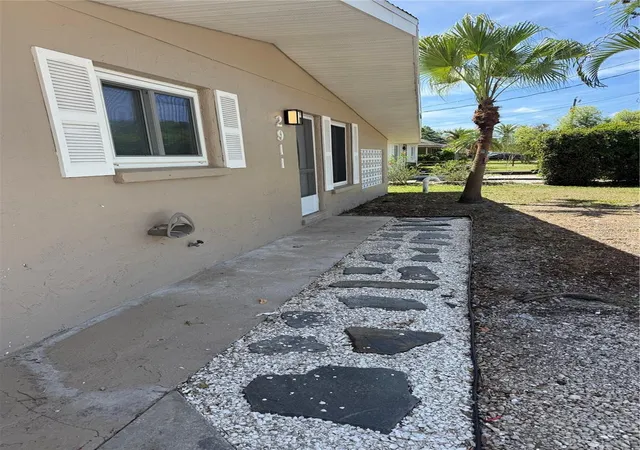 Photo 3 of Single family home for sale at 2911 Pafko Dr, Sarasota, FL 34232 | MLS# A4688619 | Listing updated on 2026-09-12