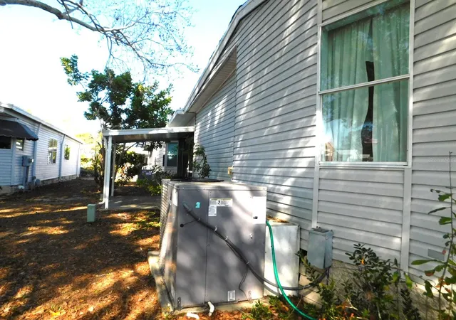 Photo 3 of Manufactured home for sale at 1001 Starkey Rd #639, Largo, FL 33771 | MLS# TB8493450 | Listing updated on 2026-09-22