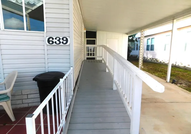 Photo 3 of Manufactured home for sale at 1001 Starkey Rd #639, Largo, FL 33771 | MLS# TB8493450 | Listing updated on 2026-09-22