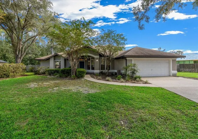 Single family home for sale at 915 SW 82nd Terrace, GAINESVILLE, FL 32607 | MLS# OM722063