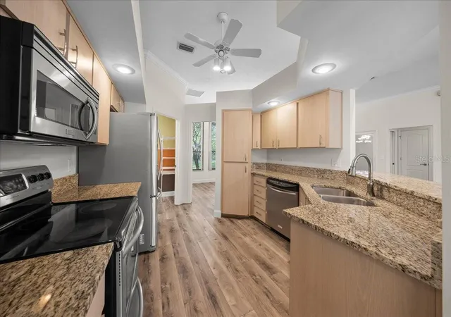 Photo 3 of Single family home for sale at 915 SW 82nd Terrace, Gainesville, FL 32607 | MLS# OM722063 | Listing updated on 2026-09-22