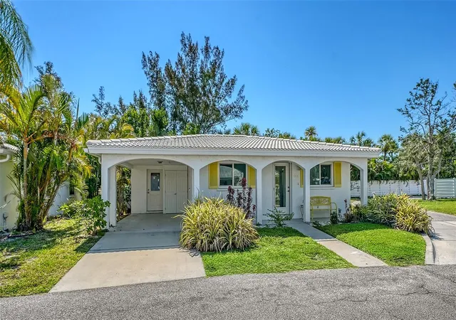 Homes for sale in Longboat Key, FL | 554 Spanish Dr S, Longboat Key, FL 34228 | MLS# A4688632