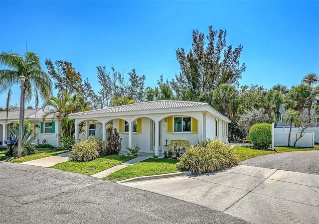 Homes for sale in Longboat Key, FL | 554 Spanish Dr S, Longboat Key, FL 34228 | MLS# A4688632