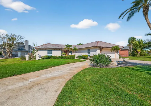 2nd image of 3103 Wedgewood Dr, Belleair Beach, FL 33786 | MLS# TB8493476
