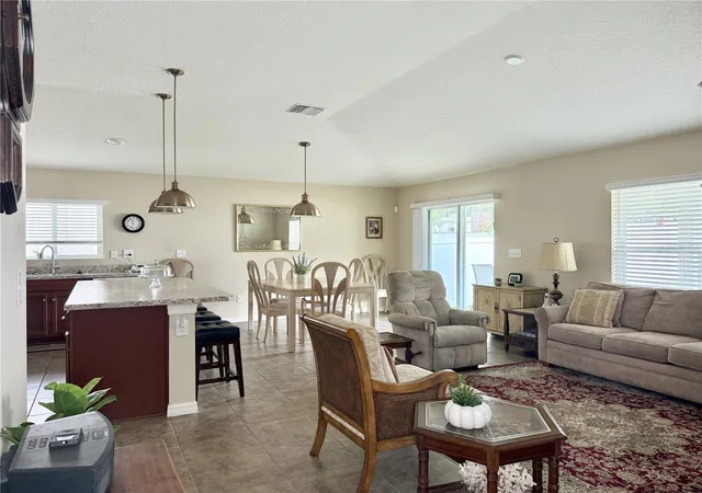 4th image of 9242 Freedom Hill Dr, Seffner, FL 33584 | MLS# TB8493490