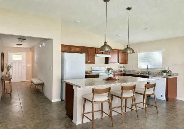 Photo 4 of Single family home for sale at 9242 Freedom Hl Dr, Seffner, FL 33584 | MLS# TB8493490 | Listing updated on 2026-09-21