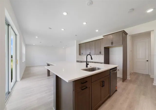 Photo 4 of Single family home for sale at 464 Veneto Cir, Clermont, FL 34715 | MLS# O6395908 | Listing updated on 2026-08-31