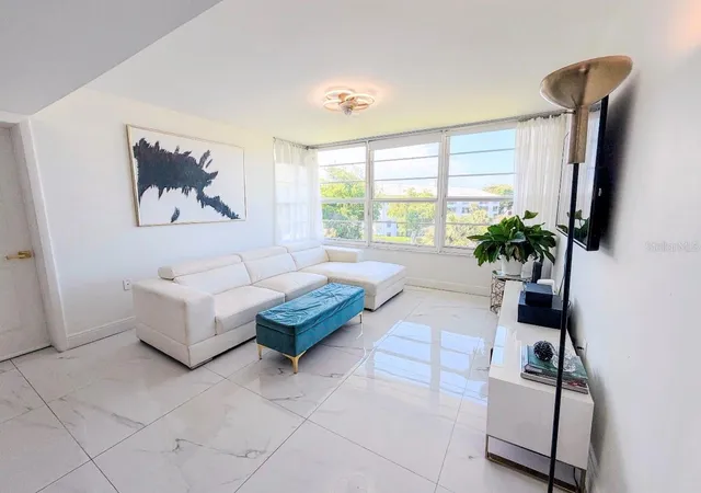 4th image of 3635 Whitehall Dr, West Palm Beach, FL 33401