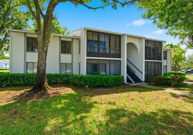 3rd image of 1135 Pine Ridge Cir W, Tarpon Springs, FL 34688