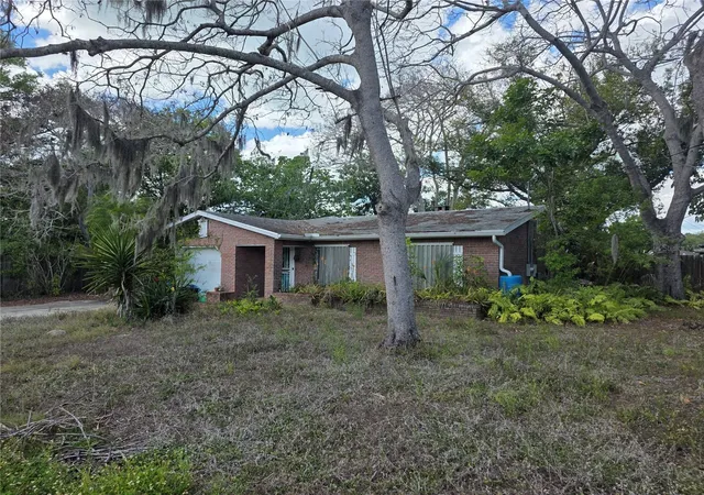 Photo 2 of Single family home for sale at 1016 Greer Dr, Sarasota, FL 34237 | MLS# A4688675 | Listing updated on 2026-04-16