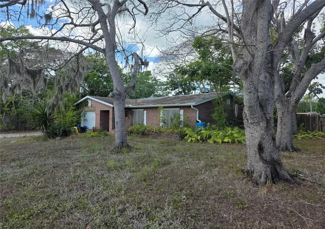 Photo 3 of Single family home for sale at 1016 Greer Dr, Sarasota, FL 34237 | MLS# A4688675 | Listing updated on 2026-04-16