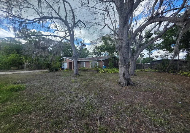 Photo 3 of Single family home for sale at 1016 Greer Dr, Sarasota, FL 34237 | MLS# A4688675 | Listing updated on 2026-04-16