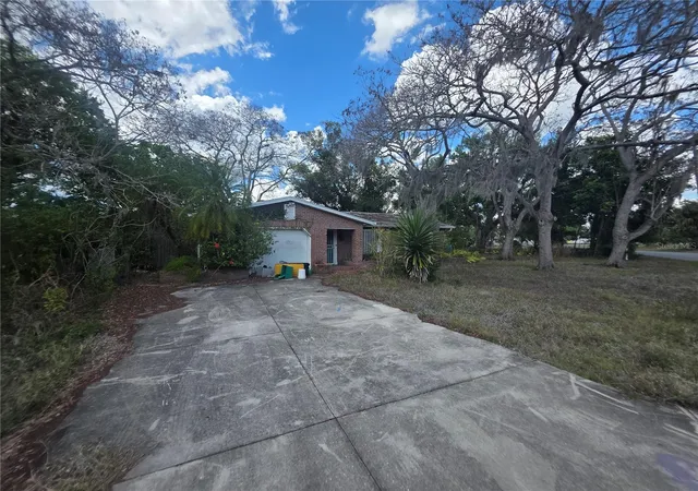 Photo 4 of Single family home for sale at 1016 Greer Dr, Sarasota, FL 34237 | MLS# A4688675 | Listing updated on 2026-04-16