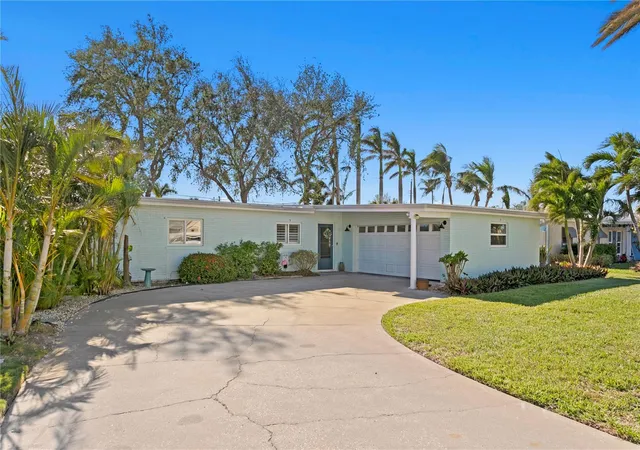Homes for sale in St Petersburg, FL | 6931 Grande Vista Wy S, St Petersburg, FL 33707 | MLS# TB8493614