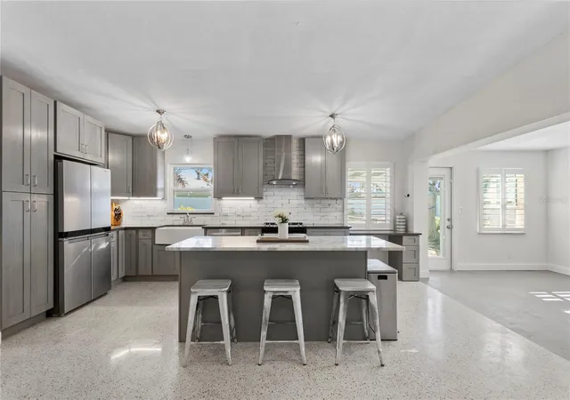 Homes for sale in St Petersburg, FL | 6931 Grande Vista Wy S, St Petersburg, FL 33707 | MLS# TB8493614