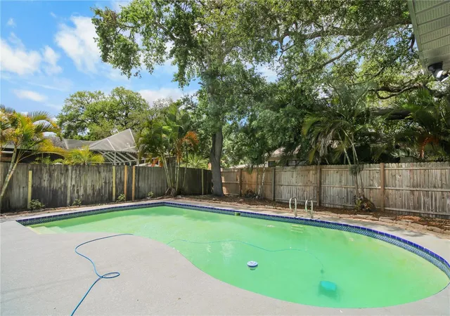 3rd image of 11492 93Rd St, Largo, FL 33773 | MLS# TB8493621