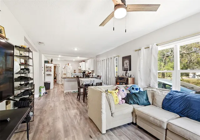 Photo 4 of Single family home for sale at 1406 W 15th Street, Sanford, FL 32771 | MLS# O6396033 | Listing updated on 2026-10-05