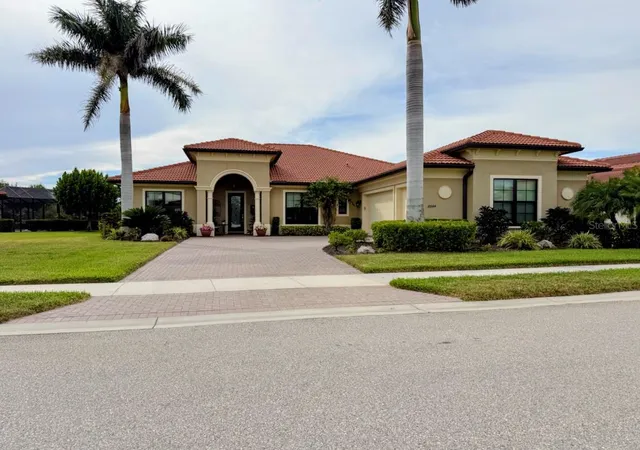 3rd image of 10944 Bullrush Dr, Venice, FL 34293 | MLS# D6146882