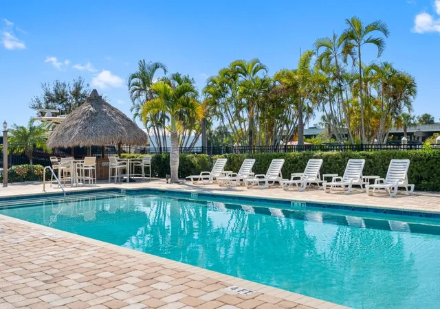 Photo 3 of Townhouse for sale at 6057 Moorings Dr S, Saint Petersburg, FL 33712 | MLS# A4688682 | Listing updated on 2026-10-05