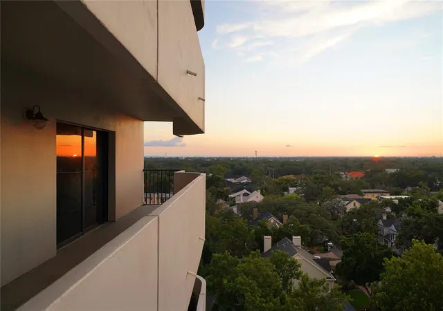 2nd image of 4141 Bayshore Blvd #1106, Tampa, FL 33611 | MLS# TB8493655